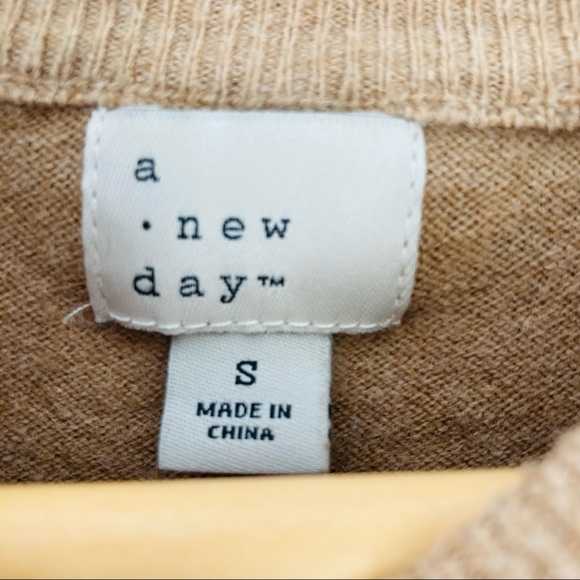 Neutral Light Weight Sweater - Picture 4 of 5